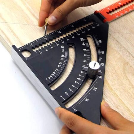 Règle de traçage pour menuiserie.